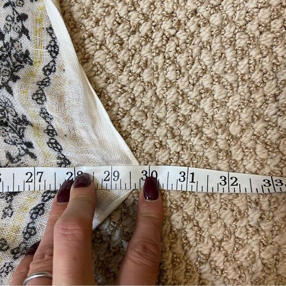 Ladies Long Tassel End Gauzy Boho Print Scarf‎ Appr 30” x 77” - Picture 5 of 8